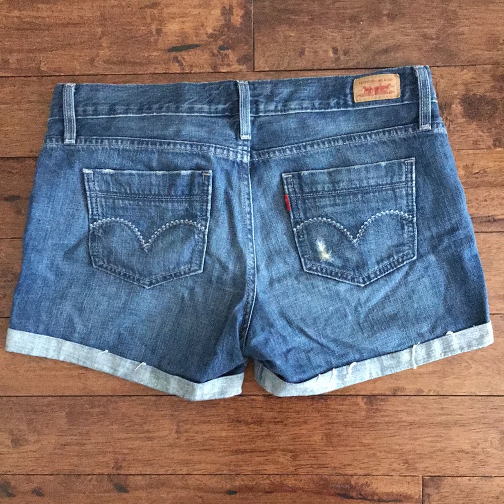 Levi’s shorts - Picture 2 of 4